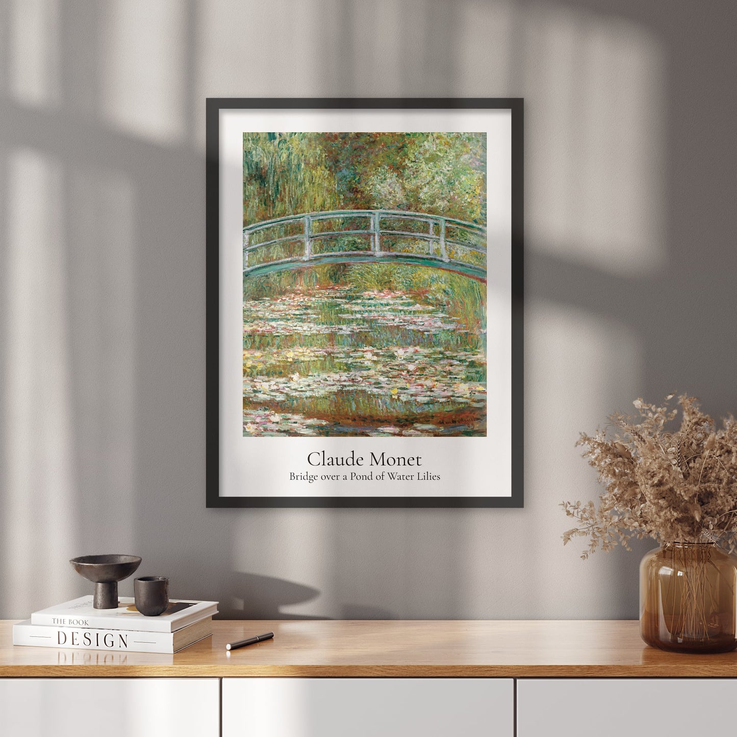 Poster Bridge over a pond with water lilies | Claude Monet